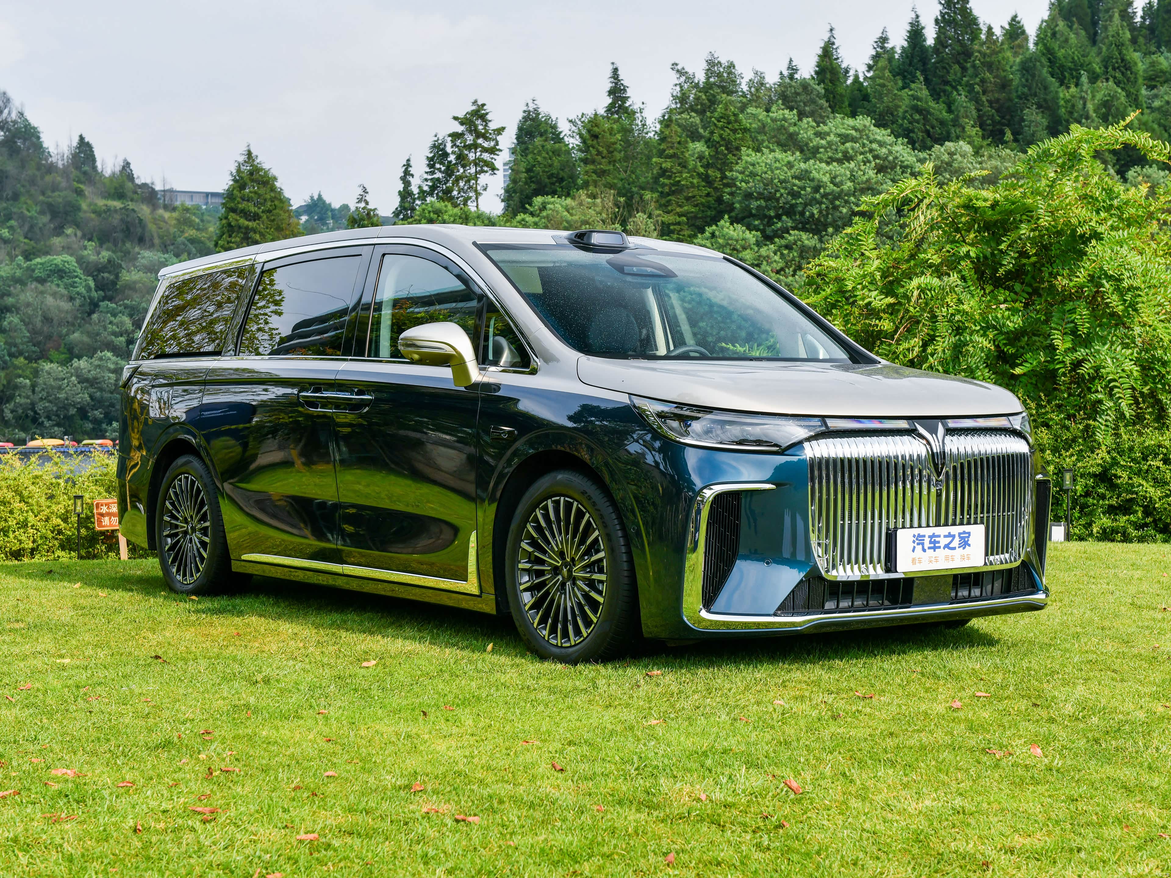 VOYAH Dream Qiankun Ultra PHEV — Фото автомобиля 3