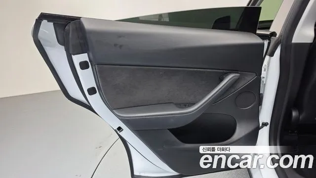 Tesla Model Y — Фото автомобиля 14