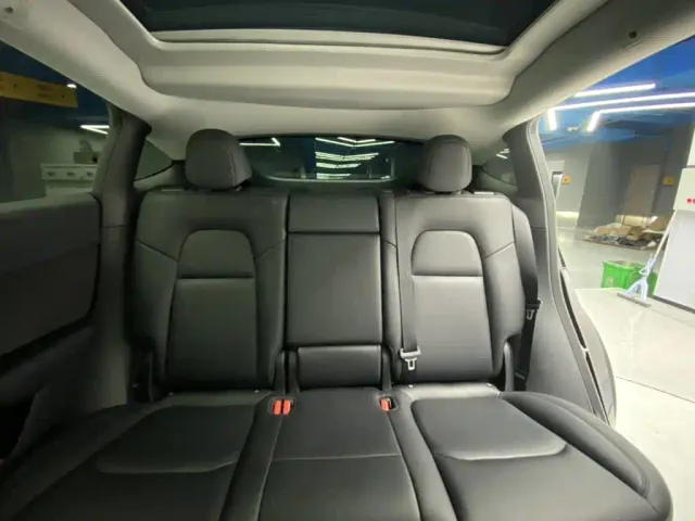 Tesla Model Y — Фото автомобиля 22