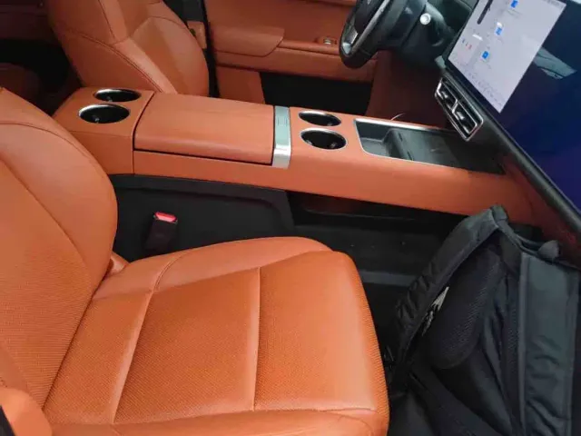 Li Auto L8 — Фото автомобиля 5