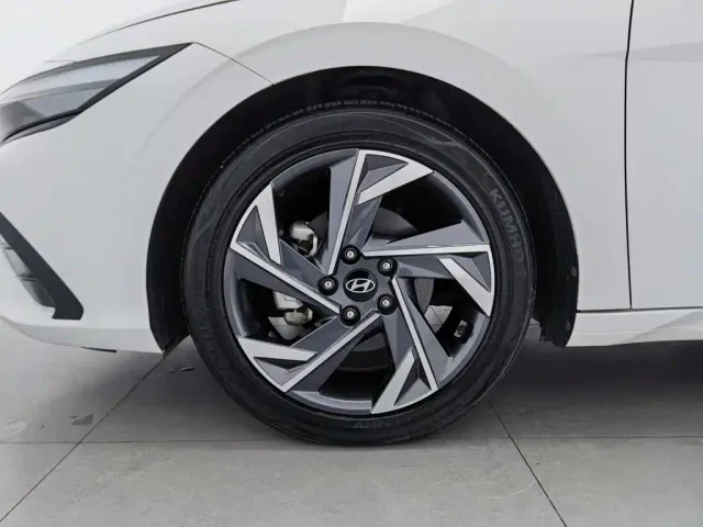 Hyundai Elantra — Фото автомобиля 17