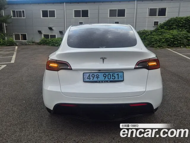 Tesla Model Y — Фото автомобиля 4