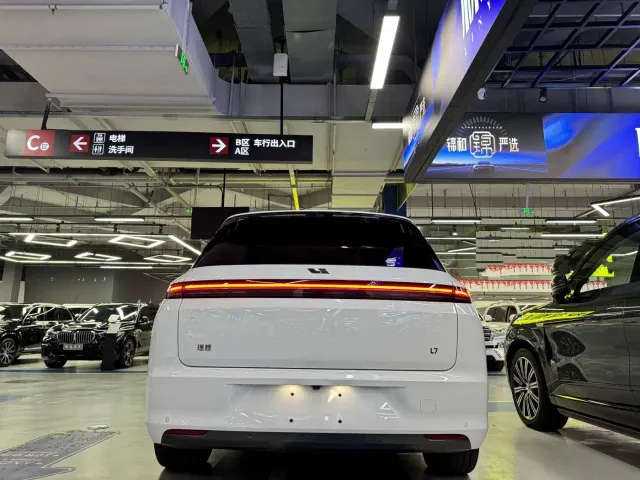 Li Auto L7 — Фото автомобиля 5