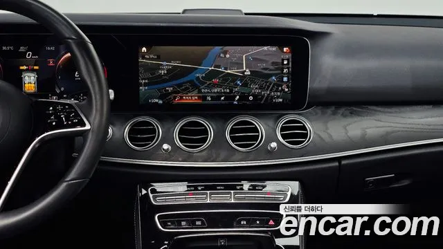 Mercedes-Benz E-Class — Фото автомобиля 13