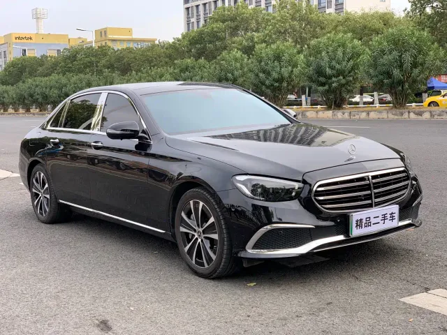 Mercedes-Benz E-Class — Фото автомобиля 2