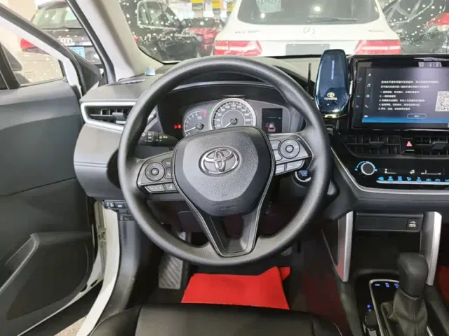 Toyota Corolla Cross — Фото автомобиля 10