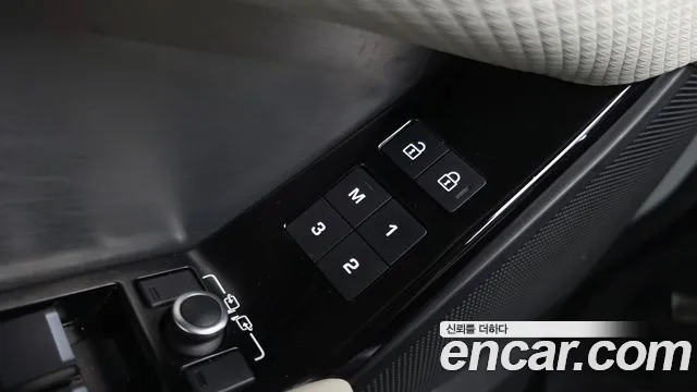 Land Rover Range Rover Velar Range Rover Velar 2.0 P250 R-Dynamic SE — Фото автомобиля 20