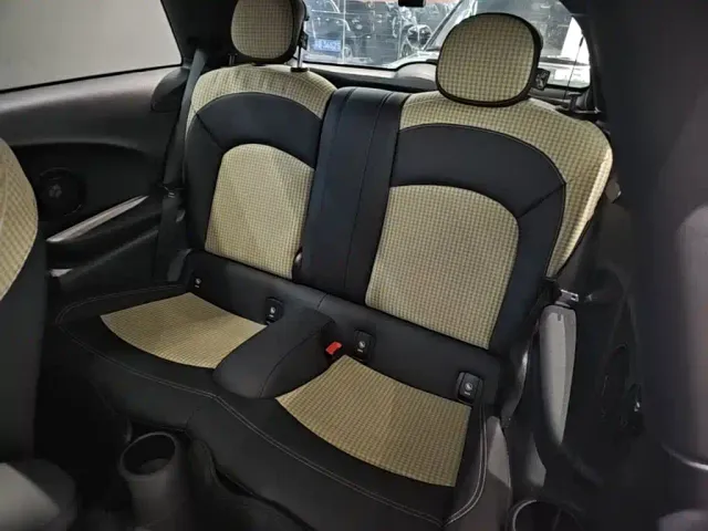 MINI Hatch — Фото автомобиля 16
