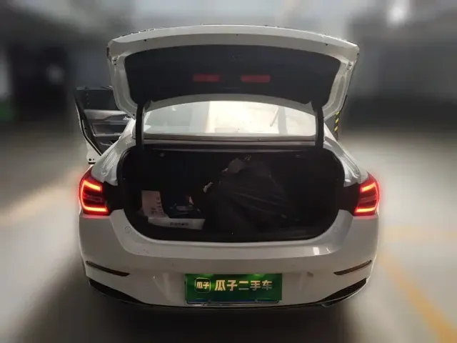 Hongqi Hongqi H5 2022 Classic 1.8T Auto Smart Connect Flag Rhythm Edition — Фото автомобиля 15