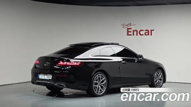 Mercedes-Benz E-Class — Фото автомобиля 2