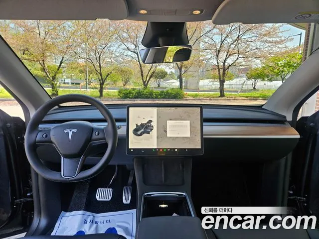 Tesla Model Y — Фото автомобиля 10
