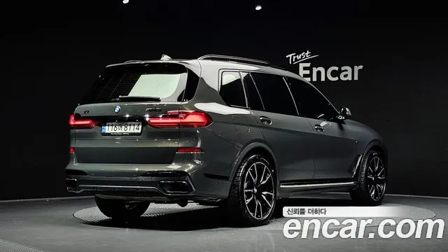 BMW X7 xDrive 40i M Sport Онлайн Exclusive Edition 6 мест — Фото автомобиля 2