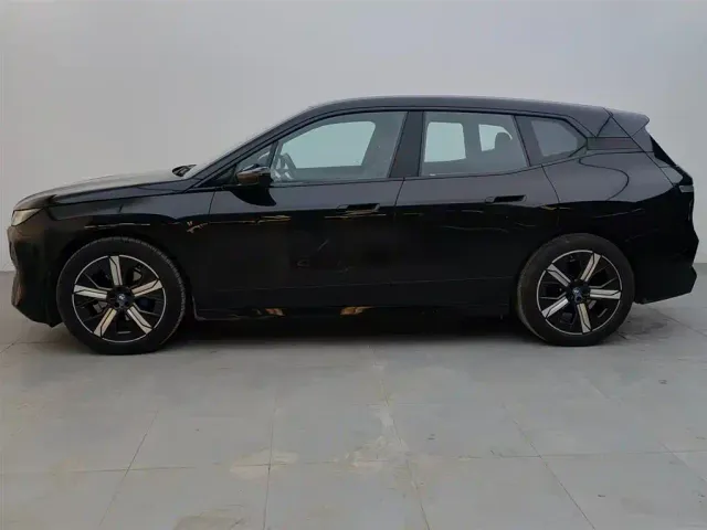 BMW iX — Фото автомобиля 3
