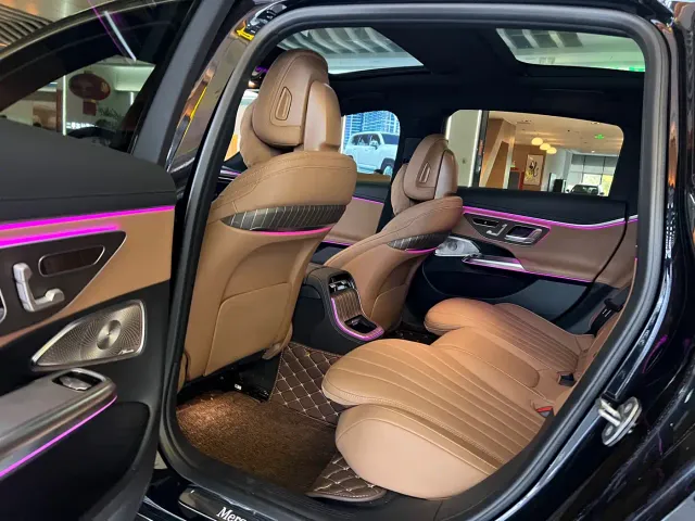 Mercedes-Benz E-Class — Фото автомобиля 5