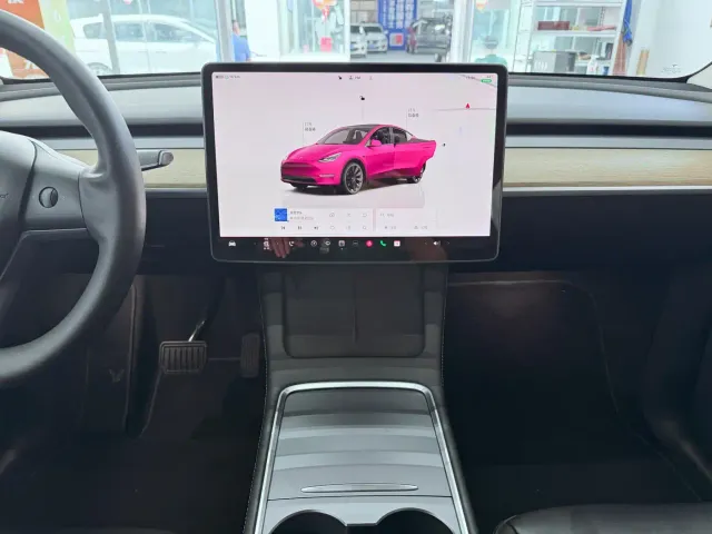 Tesla Model Y — Фото автомобиля 13