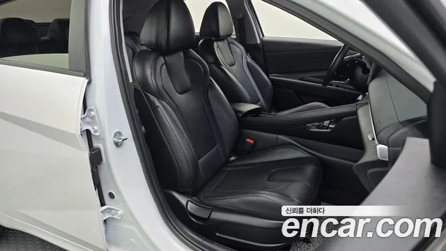 Hyundai Avante CN7 — Фото автомобиля 12