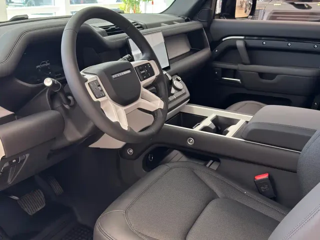 Land Rover Defender — Фото автомобиля 15