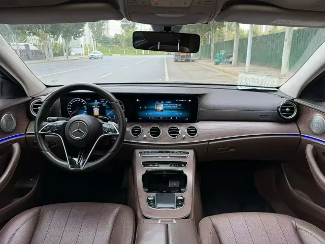 Mercedes-Benz E-Class — Фото автомобиля 5