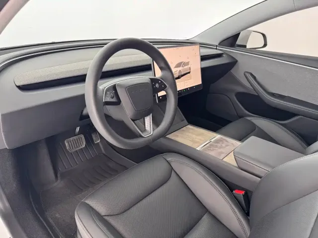 Tesla Model 3 — Фото автомобиля 7