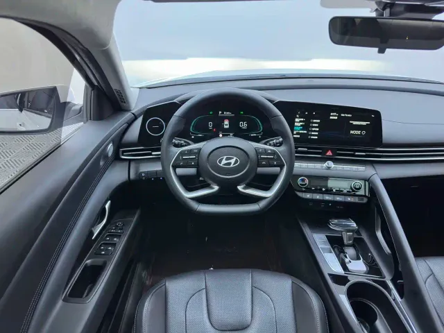 Hyundai Elantra — Фото автомобиля 8