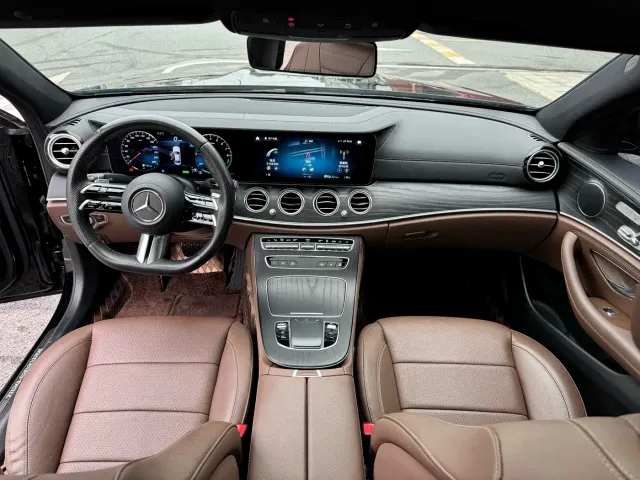 Mercedes-Benz E-Class — Фото автомобиля 19