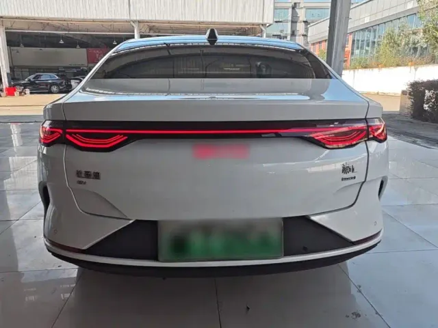 BYD Qin L — Фото автомобиля 5
