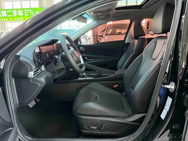 Hyundai Elantra — Фото автомобиля 8