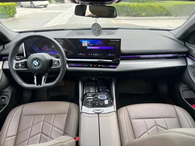 BMW 5 Series — Фото автомобиля 7