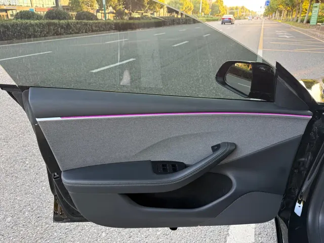 Tesla Model 3 — Фото автомобиля 9