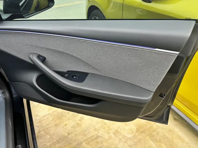 Tesla Model 3 — Фото автомобиля 5