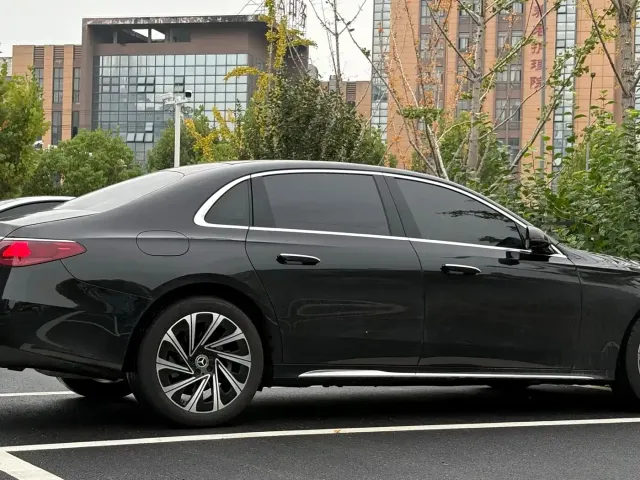 Mercedes-Benz E-Class — Фото автомобиля 9