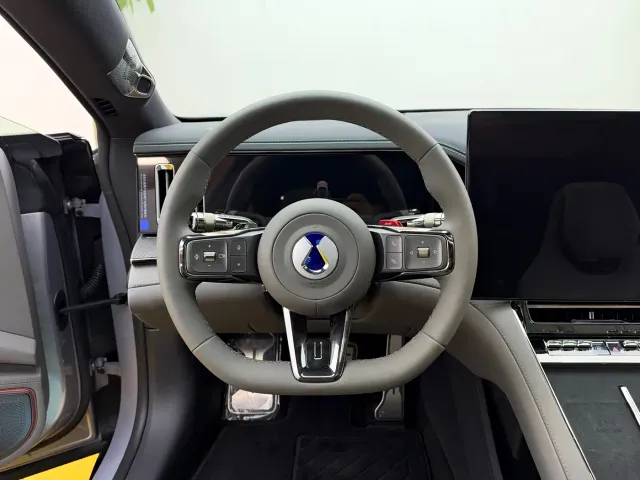 Denza Z9GT — Фото автомобиля 12