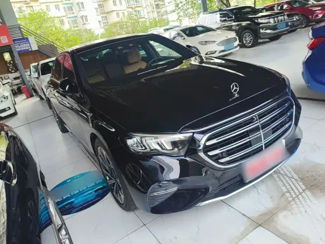Mercedes-Benz E-Class — Фото автомобиля 3