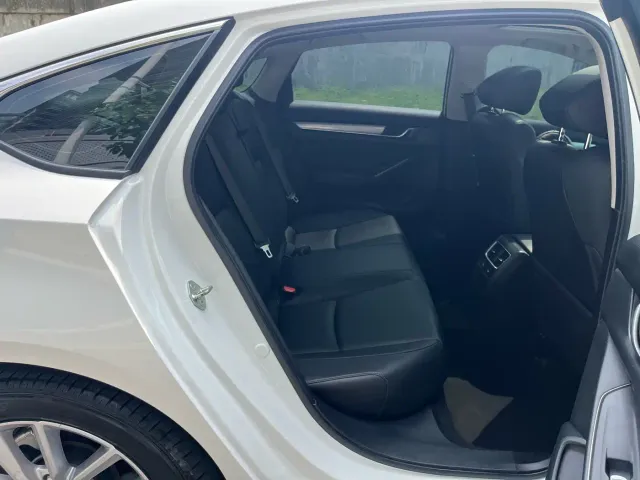 Honda Accord — Фото автомобиля 12