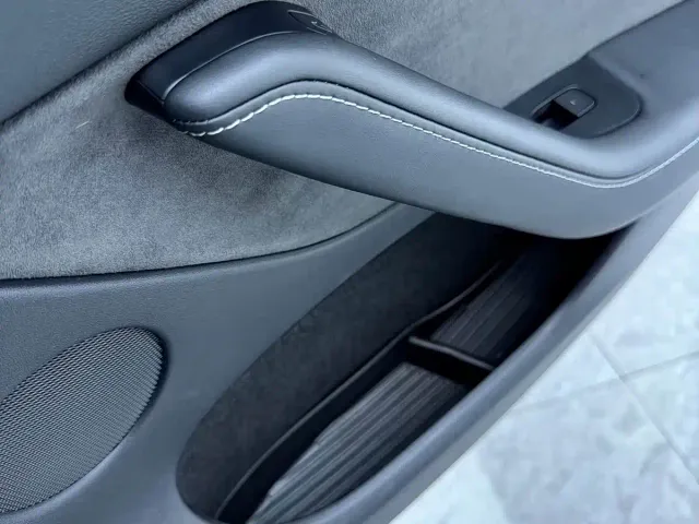 Tesla Model Y — Фото автомобиля 11