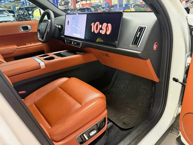 Li Auto L7 — Фото автомобиля 7