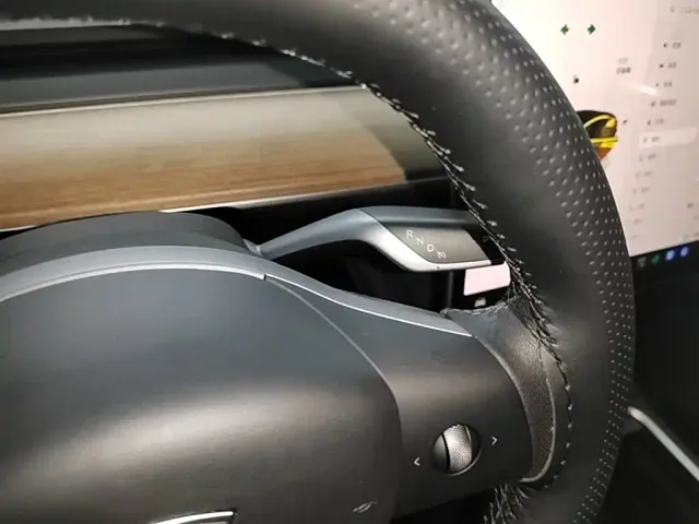 Tesla Model 3 — Фото автомобиля 13