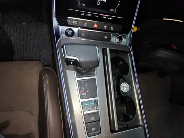 Audi A7L — Фото автомобиля 5