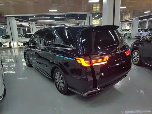 Honda Odyssey — Фото автомобиля 4