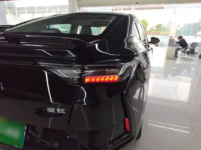 Dongfeng Yixuan — Фото автомобиля 7