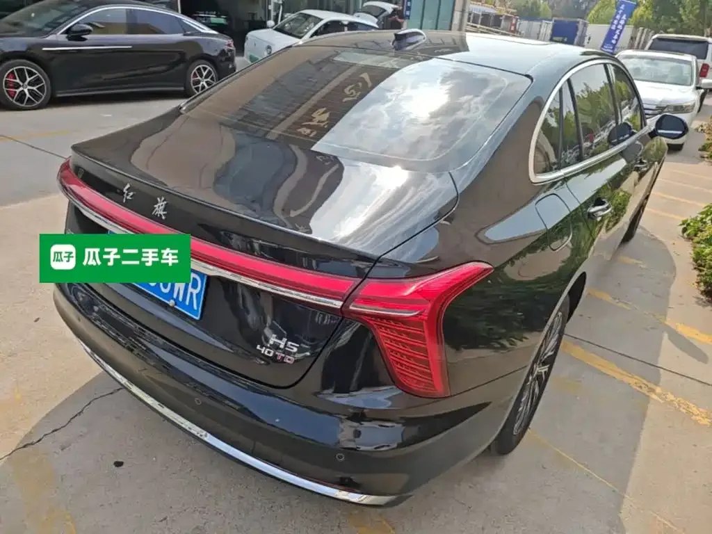 Hongqi Hongqi H5 2024 2.0T Automatic Smart Connect Flag Smooth Edition — Фото автомобиля 6
