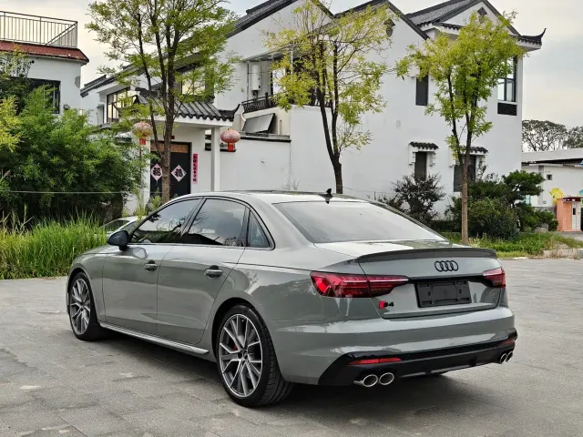 Audi S4 — Фото автомобиля 5
