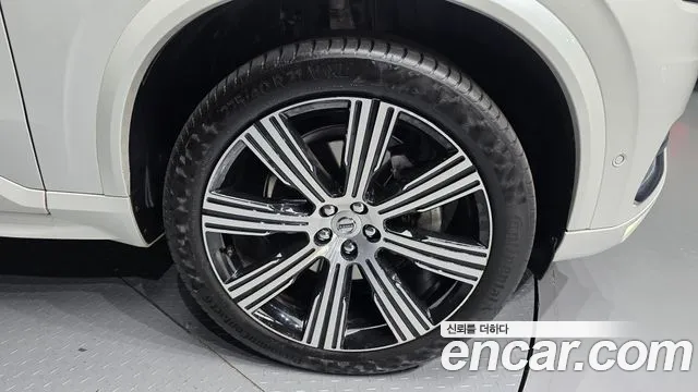 Volvo XC90 — Фото автомобиля 6