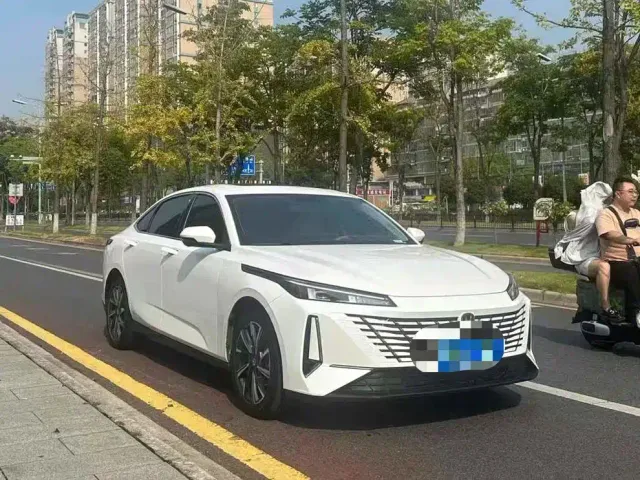 Changan Eado — Фото автомобиля 3
