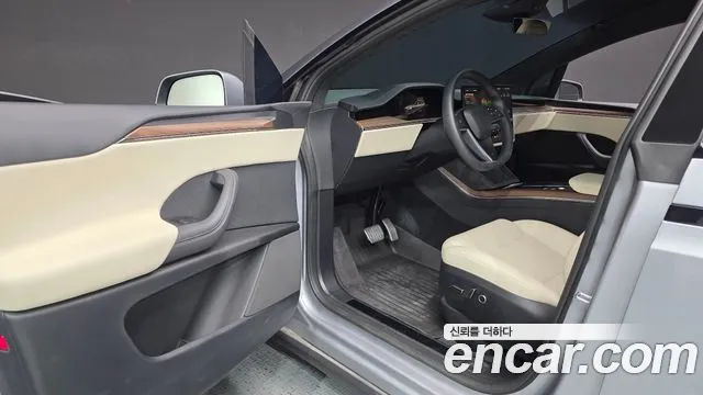 Tesla Model X — Фото автомобиля 3