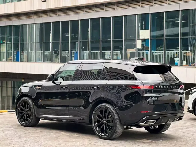Land Rover Range Rover Sport — Фото автомобиля 7