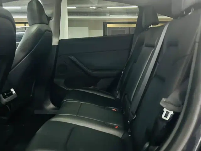 Tesla Model Y — Фото автомобиля 9