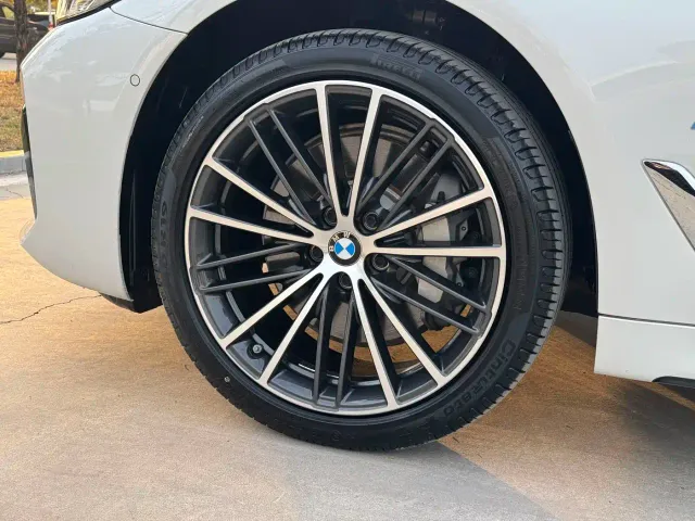 BMW 5 Series — Фото автомобиля 15