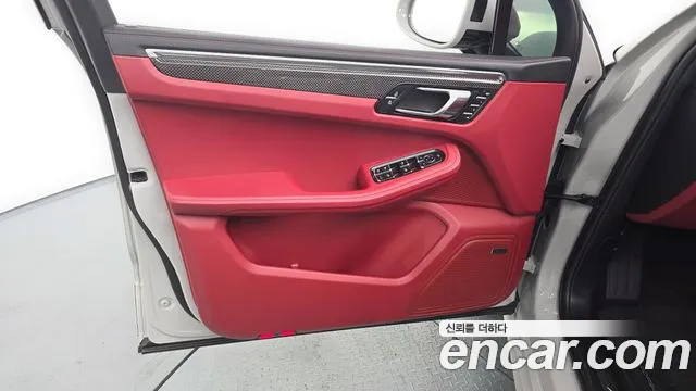 Porsche Macan — Фото автомобиля 24