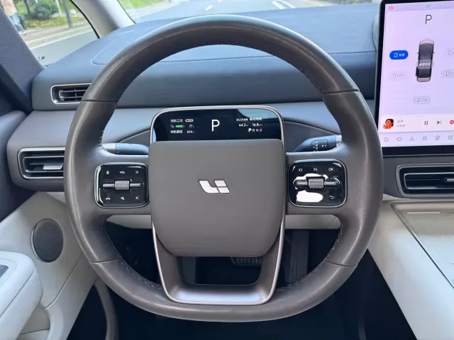 Li Auto MEGA — Фото автомобиля 14